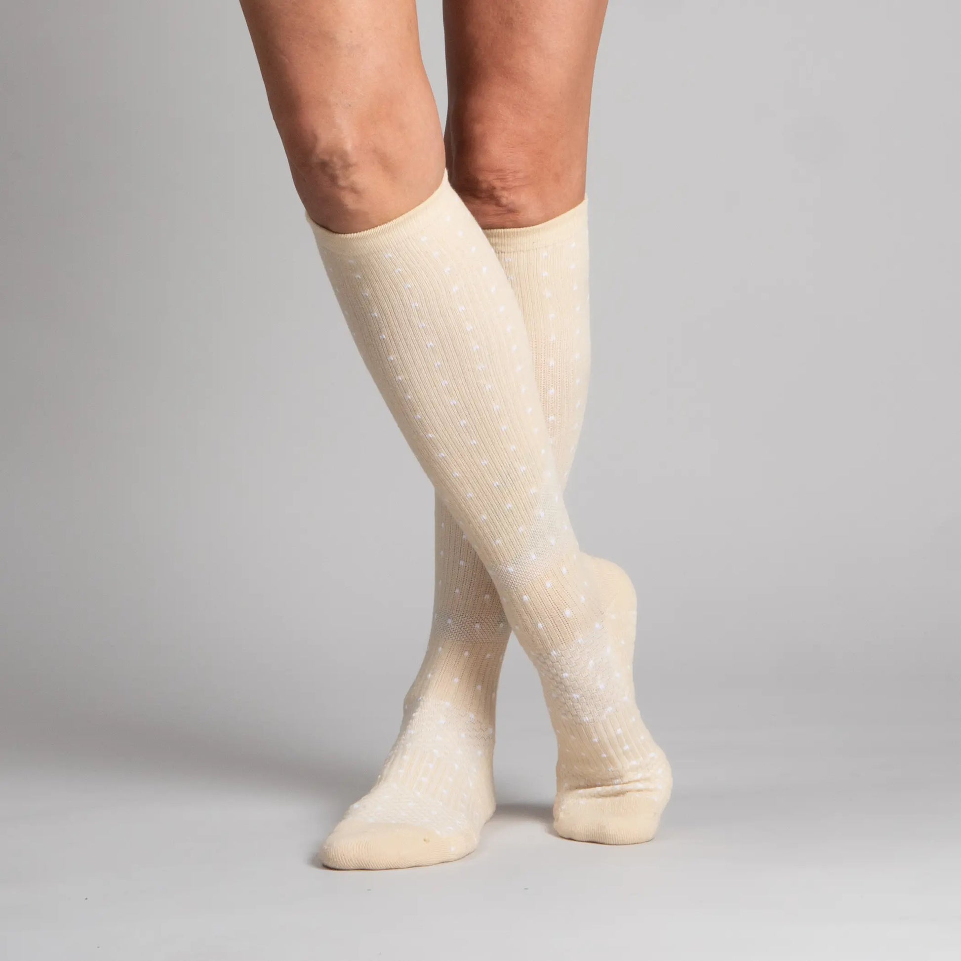 Beige prickiga stödstrumpor